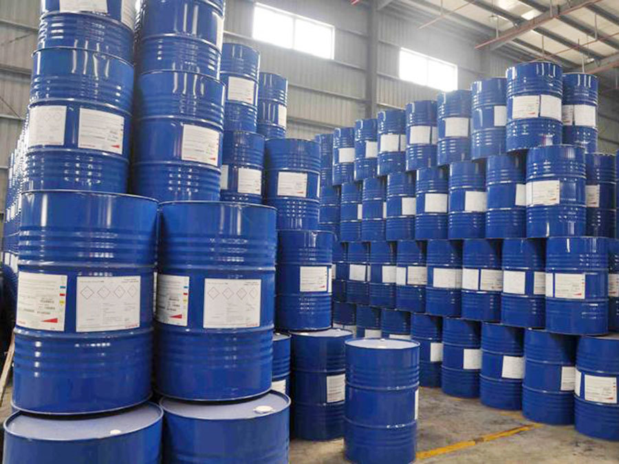 Caluanie Muelear Oxidize industrial drums in warehouse